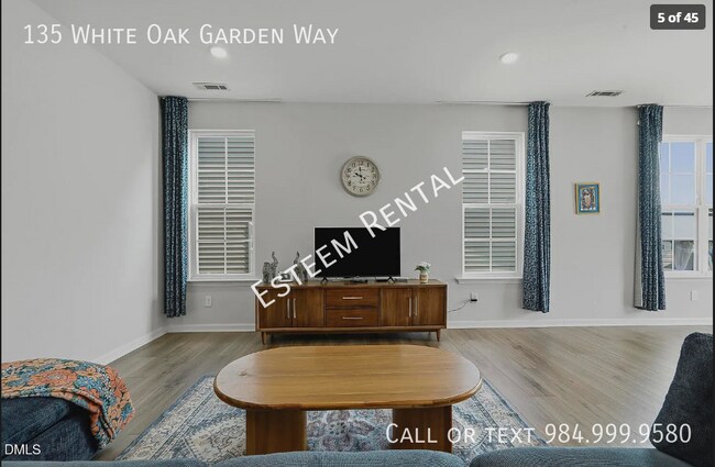 Foto del edificio - 135 White Oak Gdn Wy