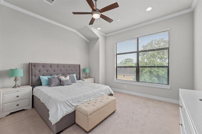 Foto del edificio - 1227 W 21st St