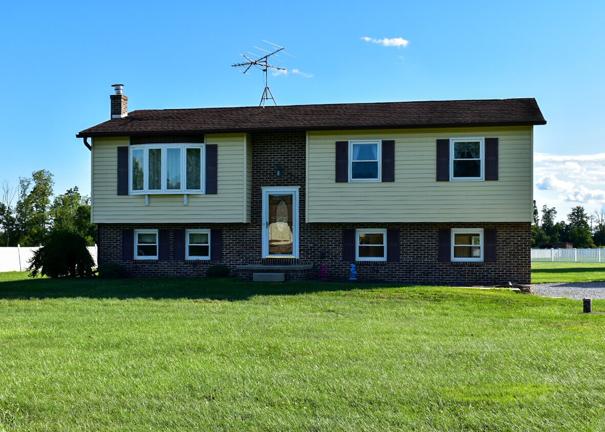 Primary Photo - 164 Bertolet Mill Rd