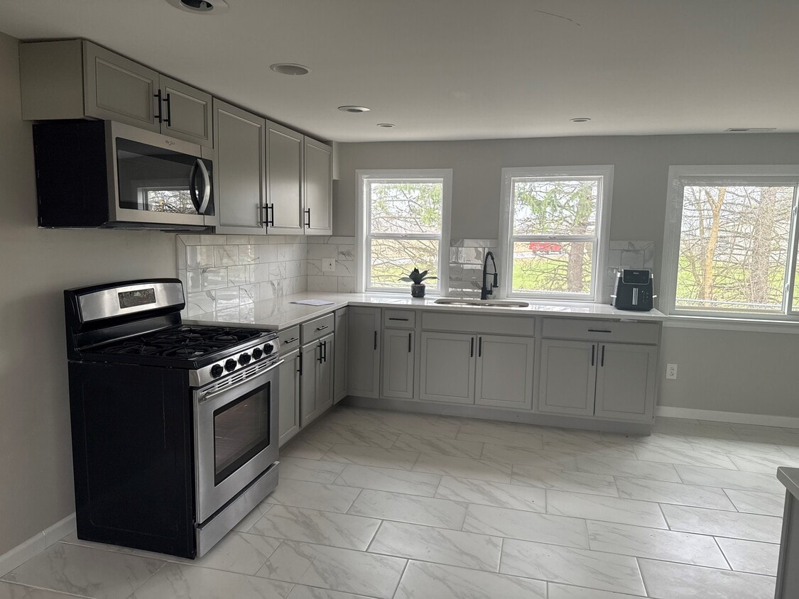 Building Photo - 403 Palomino Ct