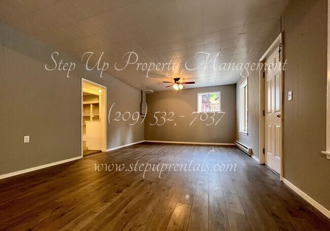 Foto del edificio - Charming 3 Bedroom 1 Bathroom Home w/ Wate...