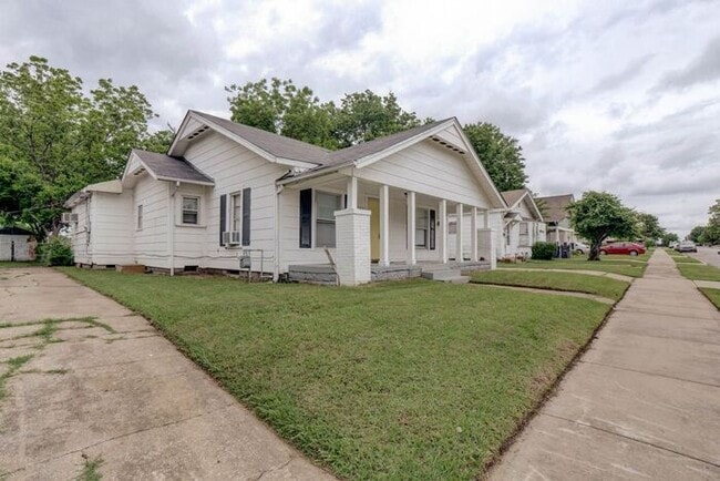 Building Photo - Spacious 2 Bed + Flex Space – Perfect Room...