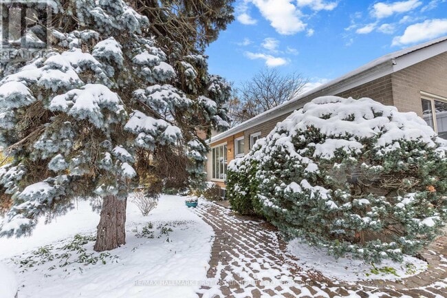 Building Photo - 11 Merredin Pl