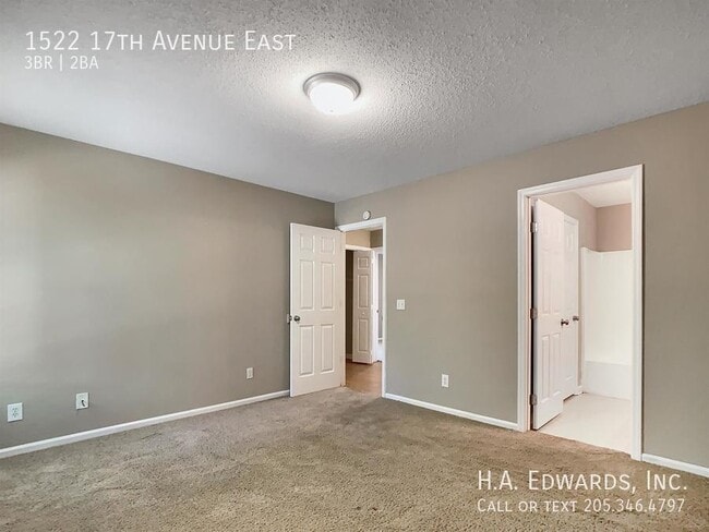 Building Photo - 1522 17th Ave E