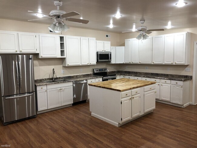 Building Photo - 265 Robinwood Ave