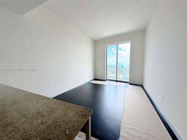 Foto del edificio - 185 SW 7th St