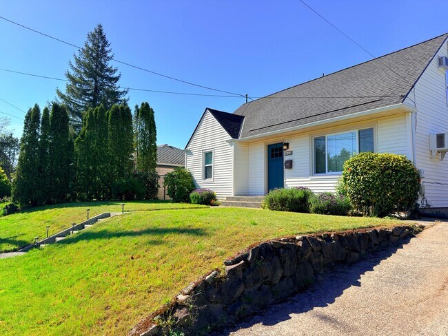 Foto del edificio - Beautiful 4BD | 2BA with Garage and Large Backyard