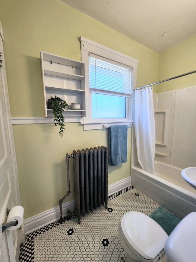 Building Photo - 407 Saint Patrick St