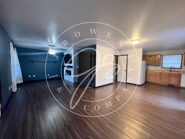 Foto del edificio - "Charming 3-Bedroom Home in Oregon.– Spaci...