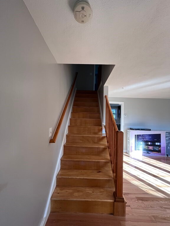 Foto del edificio - 32 Adams Dr