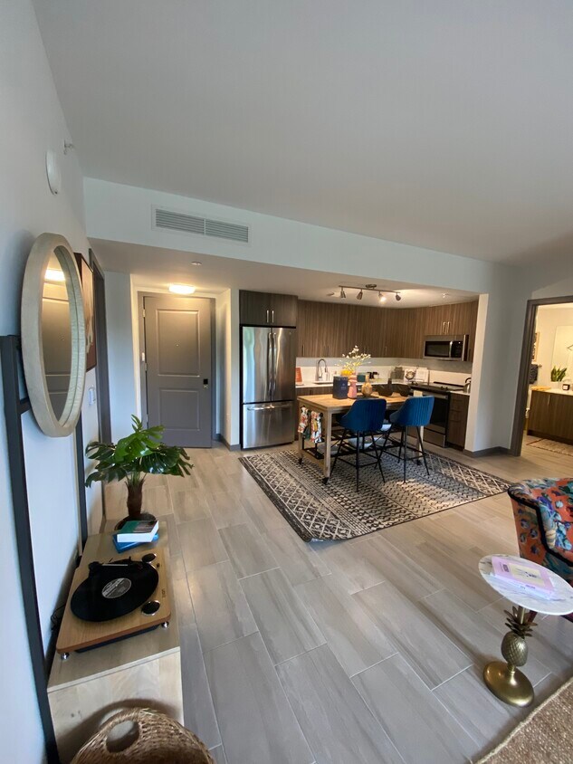 Foto principal - 650 NE 62nd St