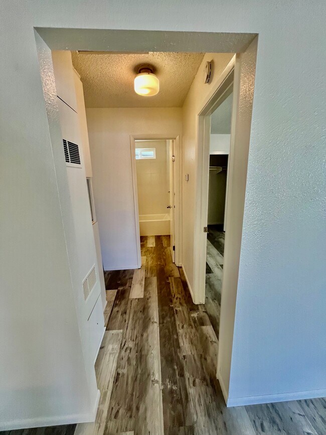 Building Photo - 9335 Chimney Rock Ln