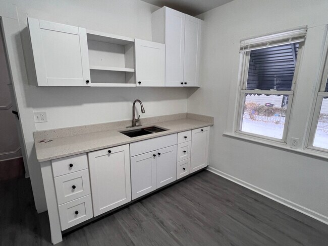 Building Photo - 4302 W 30th St