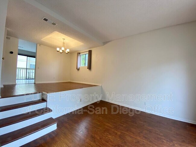 Building Photo - 3667 Marlesta Dr