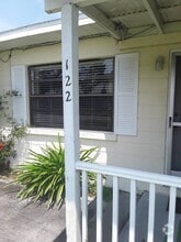 Building Photo - 122 Laurel Oak St