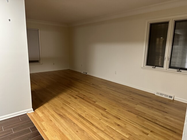 Building Photo - 9574 Idlewood Dr