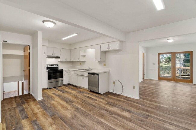 Building Photo - 2107 Garden Dr