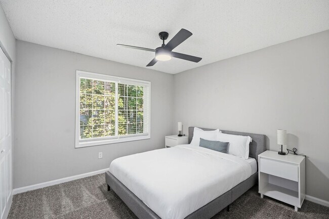 Foto del edificio - 1826 Lantern Ridge Dr