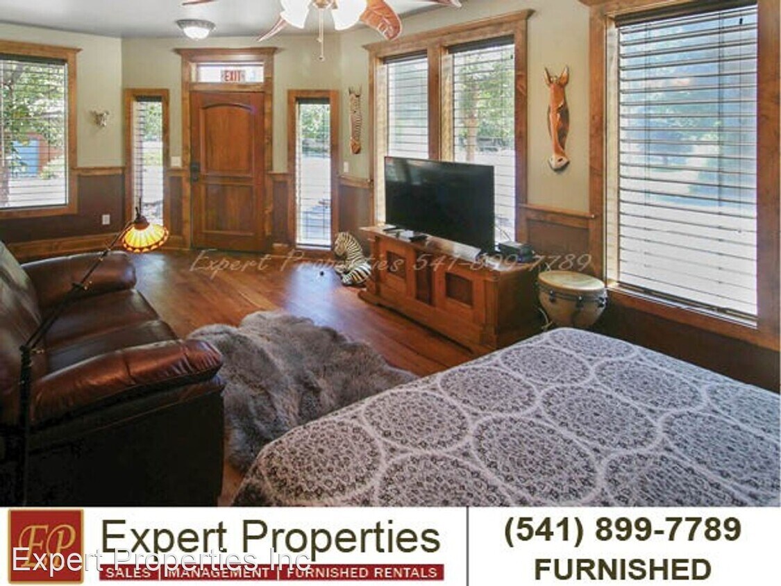 Studio, 1 bath House 195 East E St House for Rent in Jacksonville, OR