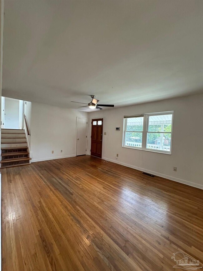 Foto del edificio - 6110 Shores Cir