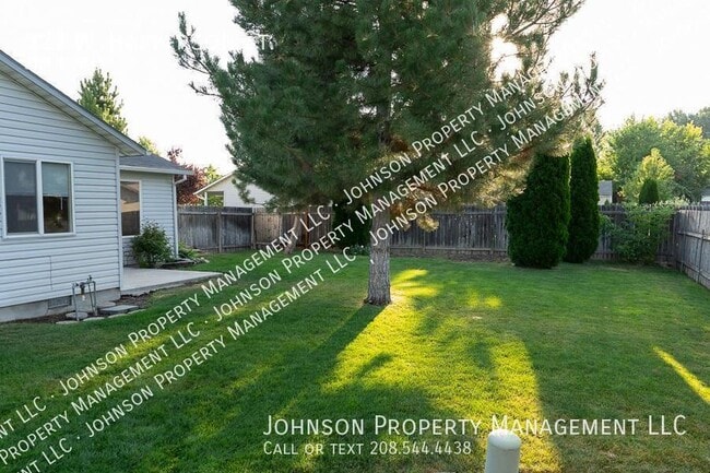 Foto del edificio - 523 W Halverson St