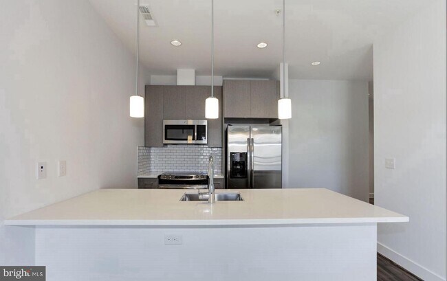 Building Photo - 1111 Orren St NE