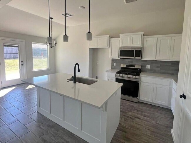 Building Photo - Beautiful 3 Bed Home in The Grove | Move-In Ready