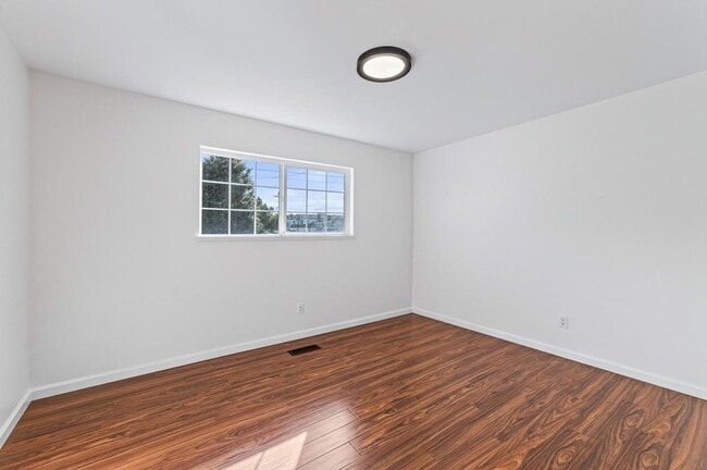 Building Photo - 3049 Sunrise Cir