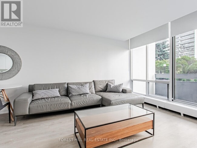 Photo du bâtiment - 377-377 Ridelle Ave