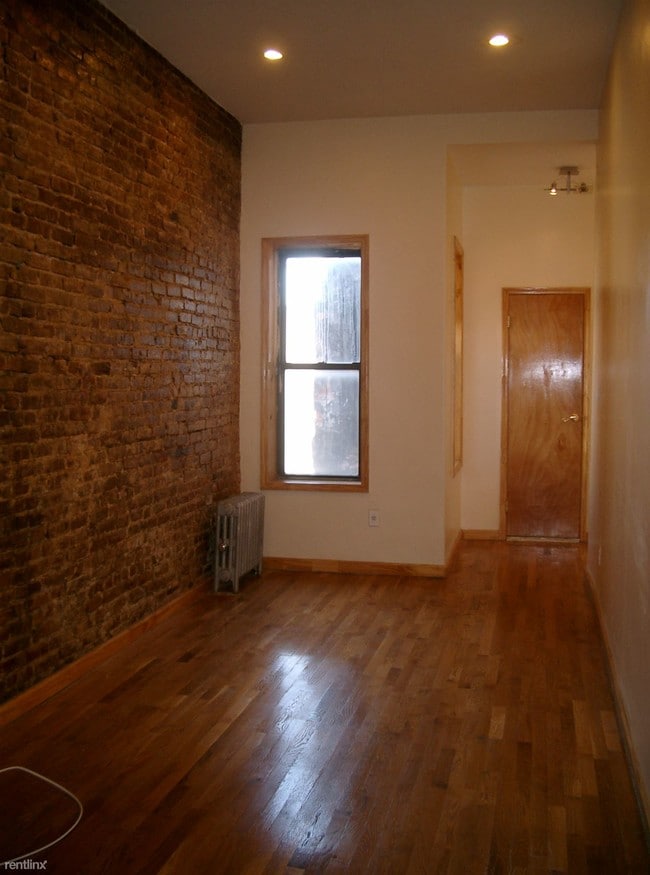 Foto del edificio - 112 Harrison Pl