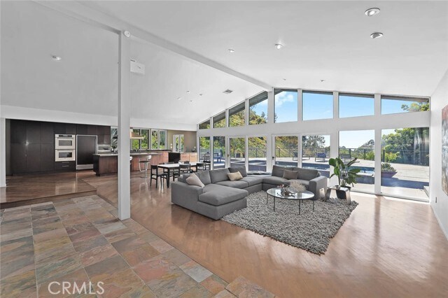 Foto del edificio - 2420 Bowmont Dr