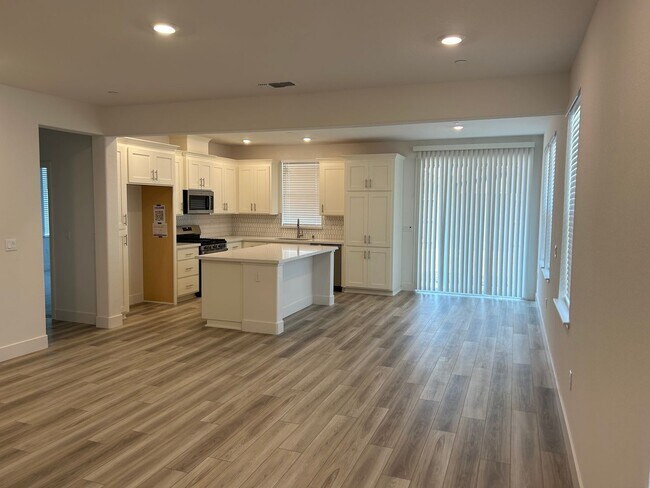 Building Photo - Brand New 3 bed 2 bath home for rent in El...