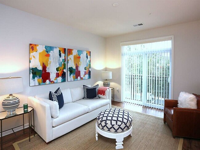 Amplia sala de estar - Kirkwood Place