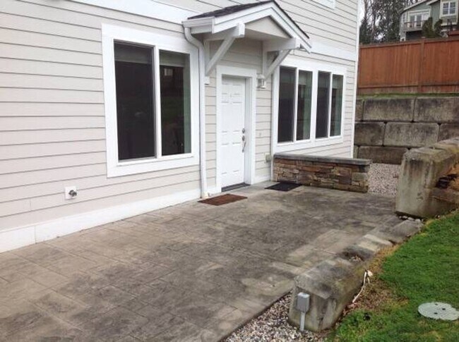 Foto del edificio - Beautiful 3x2.5 Townhome Less Than 10 Minu...