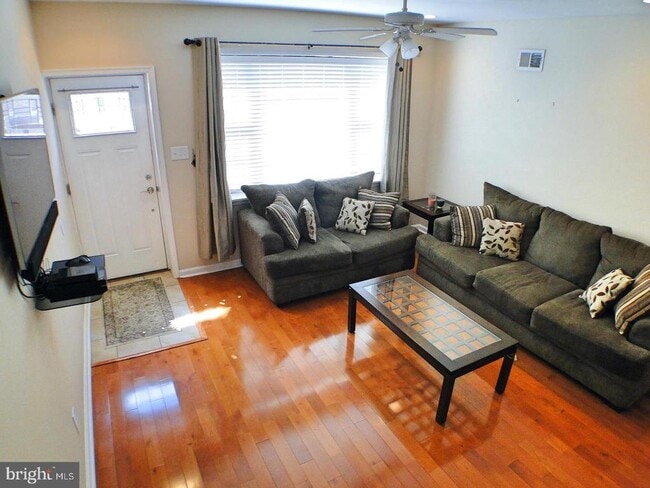 Foto del edificio - 2533 S Rosewood St