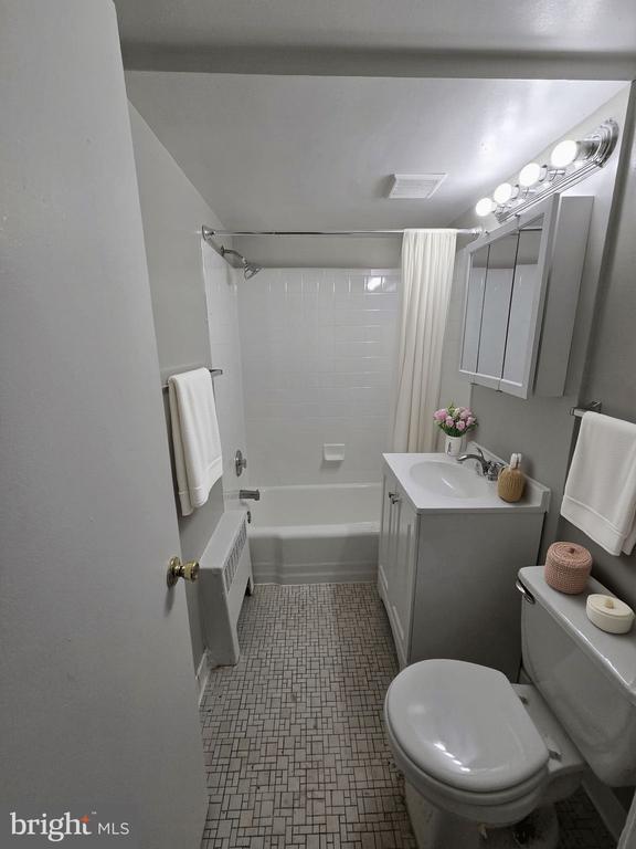 Foto del edificio - 7607 Eastern Ave NW