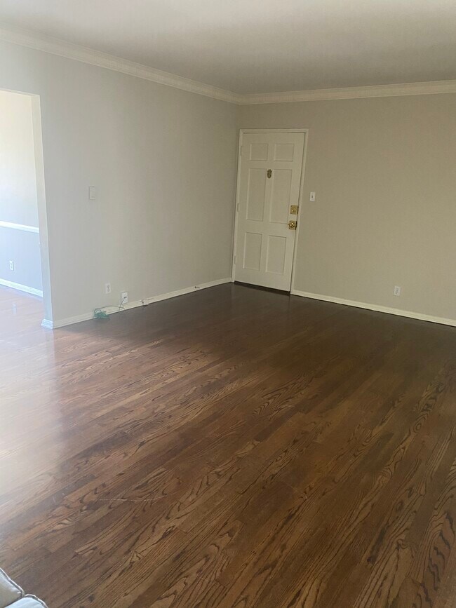 Living - 1245 N Crescent Heights Blvd