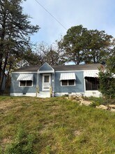 Building Photo - 419 Valley St