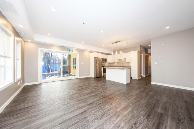 Living/Dining - Parkview Terrace