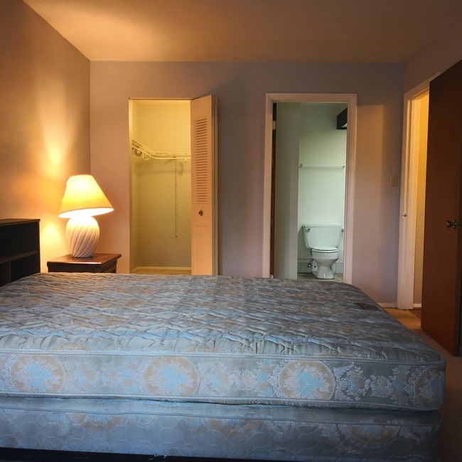 Bedroom_1 - 808 Stratford Dr