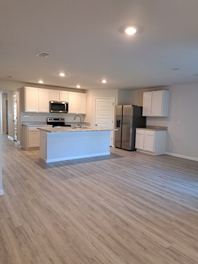 Building Photo - 4897 Shurer Ln