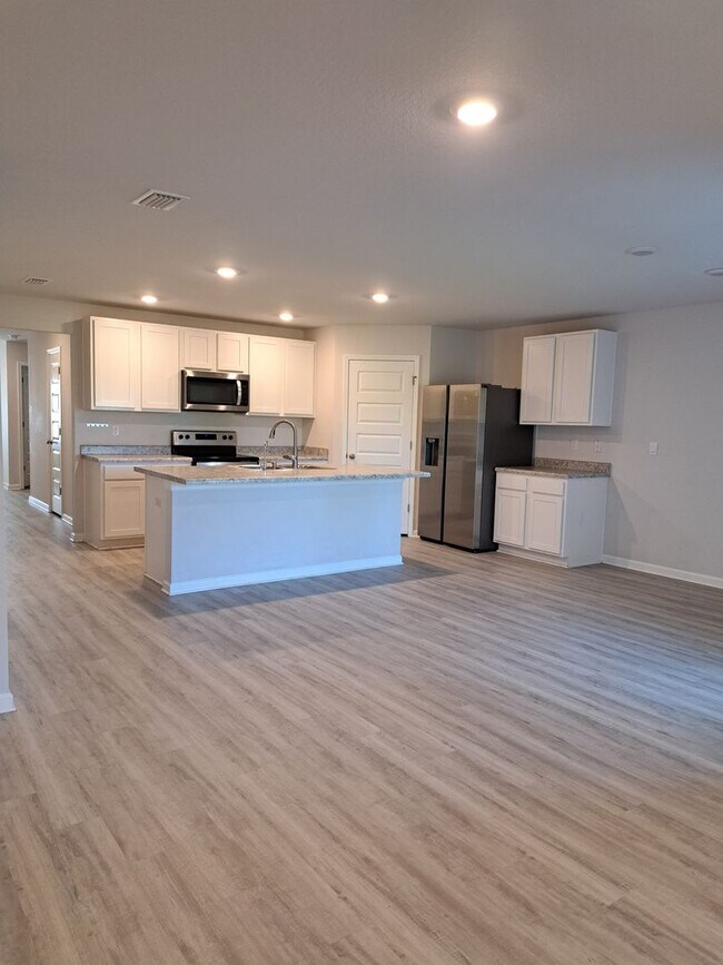 Foto del edificio - 4897 Shurer Ln