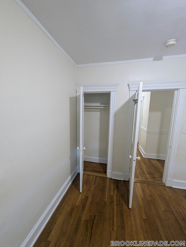 Building Photo - 364 Riverway