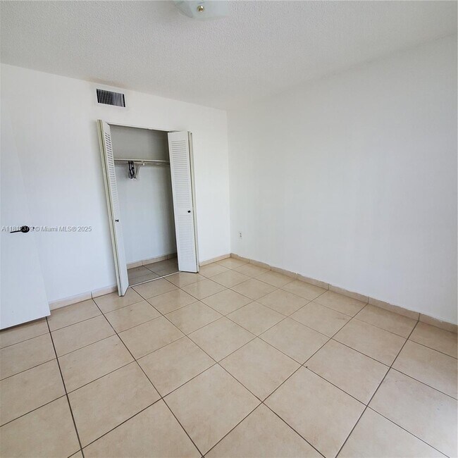 Building Photo - 4101 Indian Creek Dr
