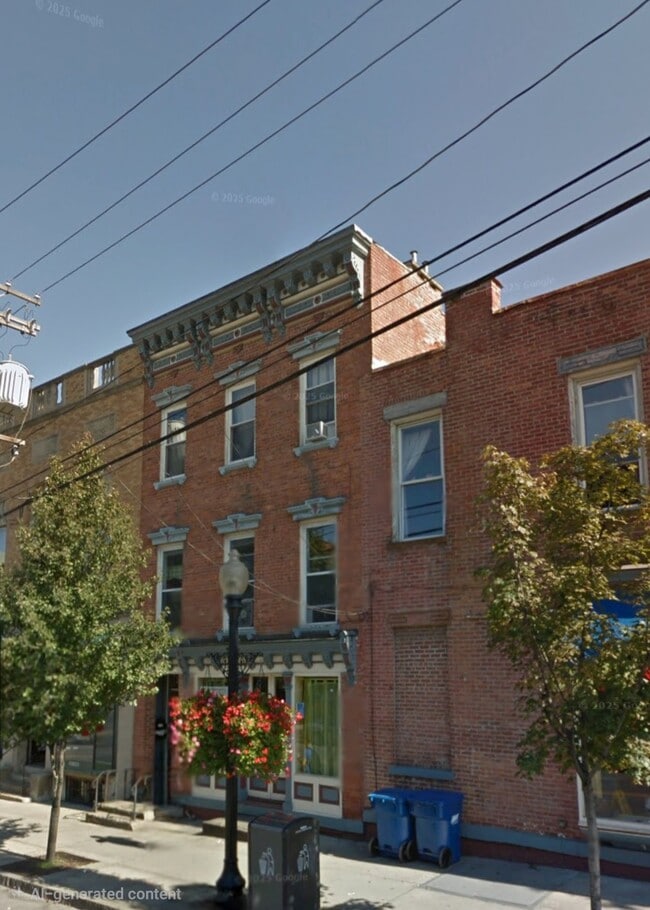 Building Photo - 250 Lark St
