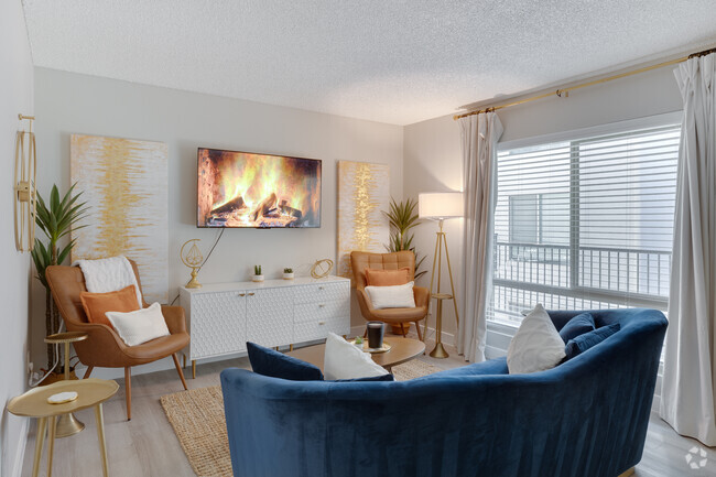 1BR, 1BA - 630SF - Living Room - The Halston