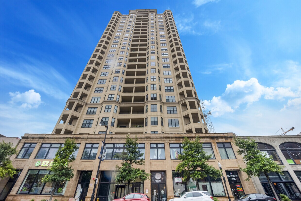 Primary Photo - 1464 S Michigan Ave