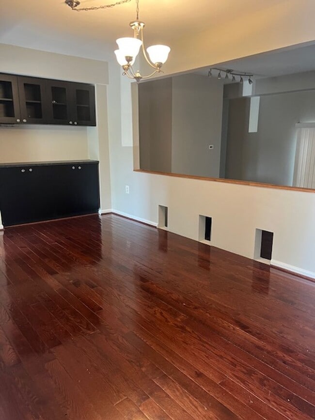 Building Photo - RENOVATED 3 BEDROOM TOWNHOUSE IN QUAIL VALLEY