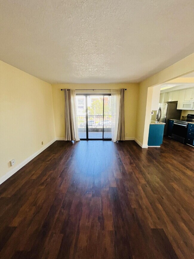 Foto del edificio - $2,900 - 2 Bed 2 Bath Condo in Del Cerro