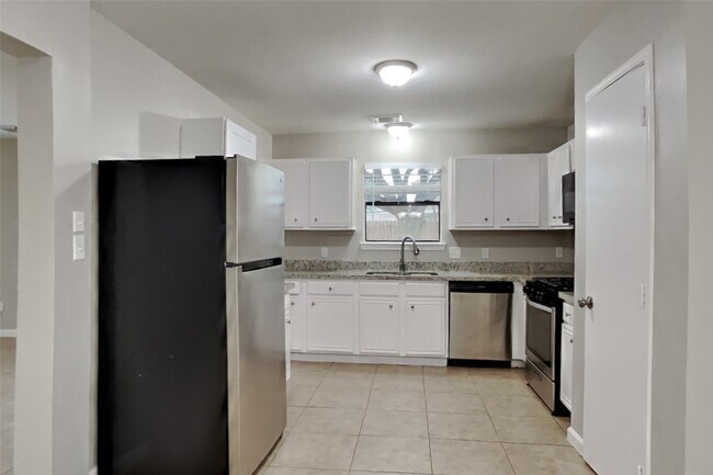 Foto del edificio - 3723 Hidden Brook Ln